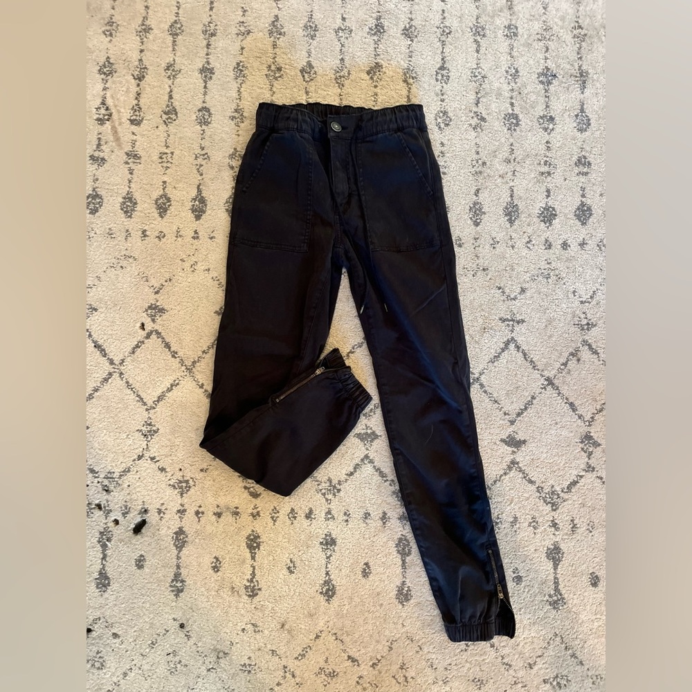 american eagle joggers